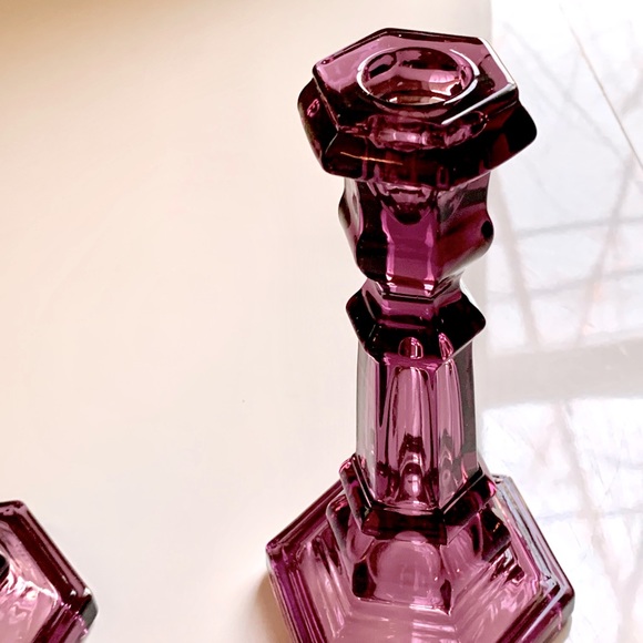 ❤️ Vintage Amethyst Pressed Glass Candlesticks - Sandwich Glass Repro from MMA - Picture 3 of 13
